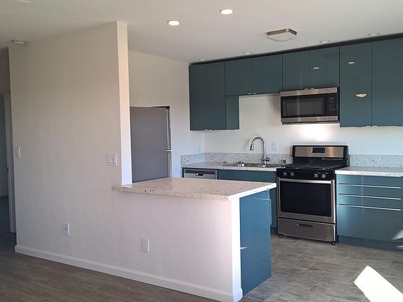 3rd image of 836 Diamond St