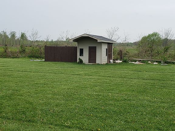 2nd image of 1685 Victoria Dr
