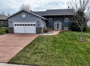 712 W Linden Dr, Watertown, WI 53549