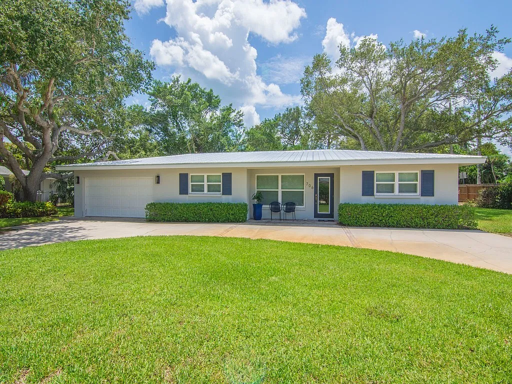 3 bed, 2.5 bath, 2250 sqft, $5,500 — Photo 2