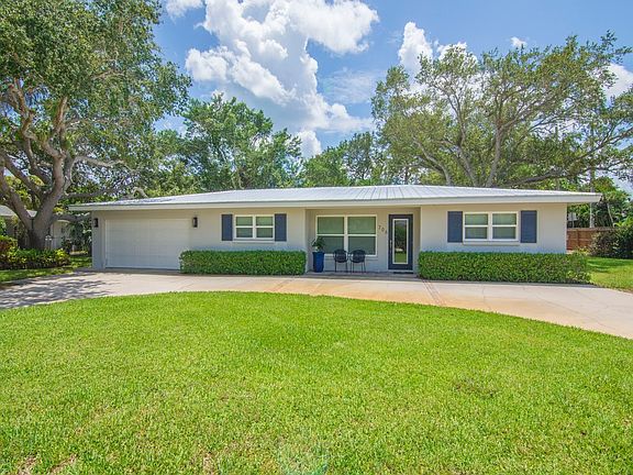 2nd image of 706 Iris Ln