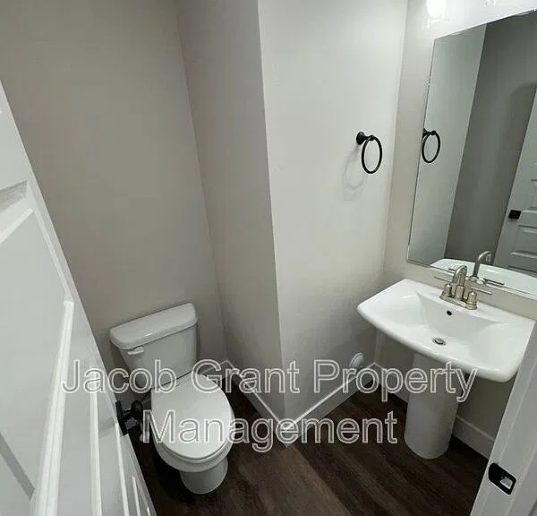 826 E Sunnyside Rd #4 — Photo 8