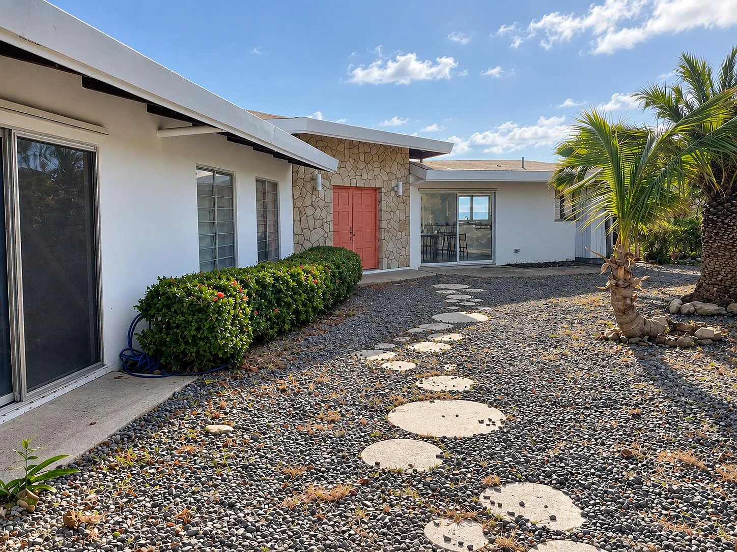 2 bed, $3,200 — Photo 2