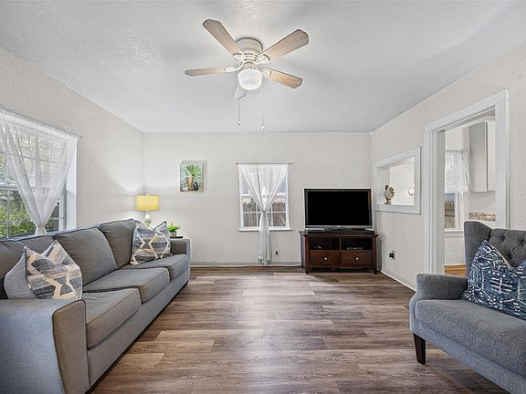 2nd image of 906 W Elizabeth St