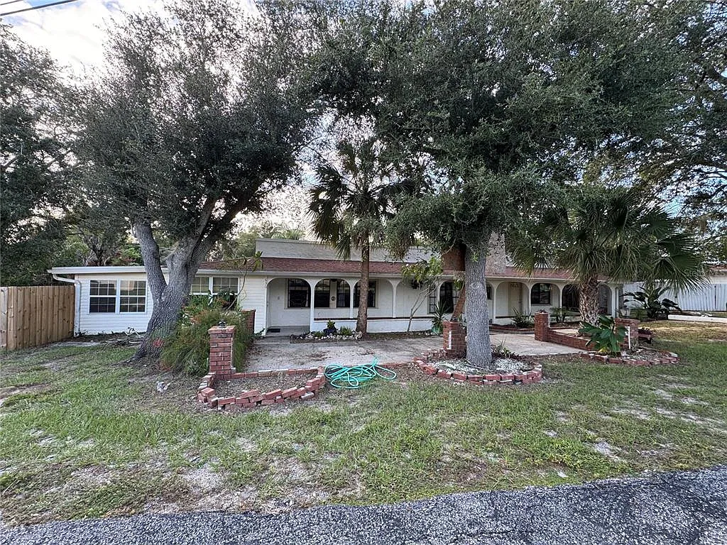 3 bed, 2.0 bath, 2069 sqft, $1,695 — Photo 2