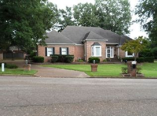 334 Riveredge Dr W, Cordova, TN 38018