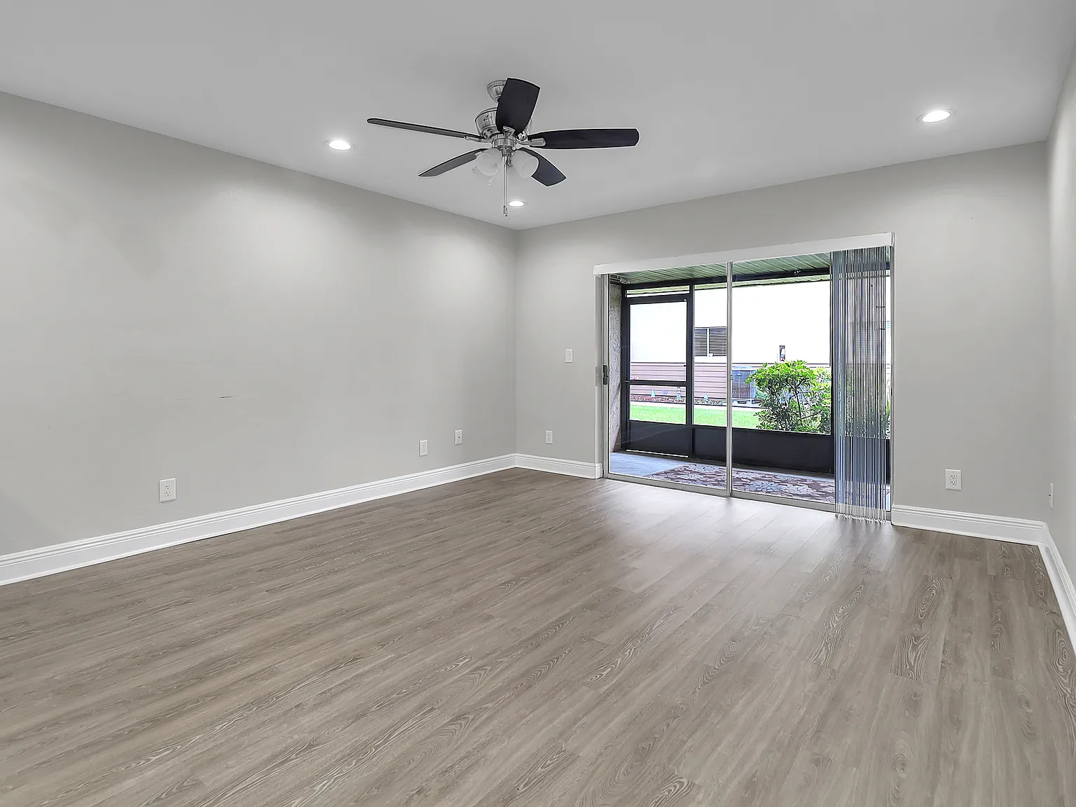 2 bed, 1036 sqft, $1,600 — Photo 3