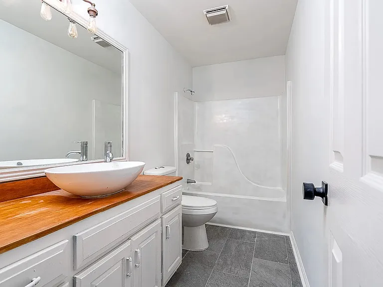 2718 Buckner Ln — Photo 13
