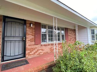 6005 Santa Fe Dr, Fayetteville, NC 28303