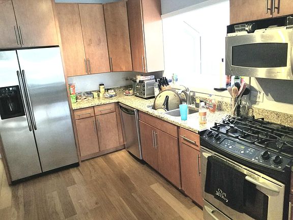 4th image of 519 N Marshfield Ave APT 1