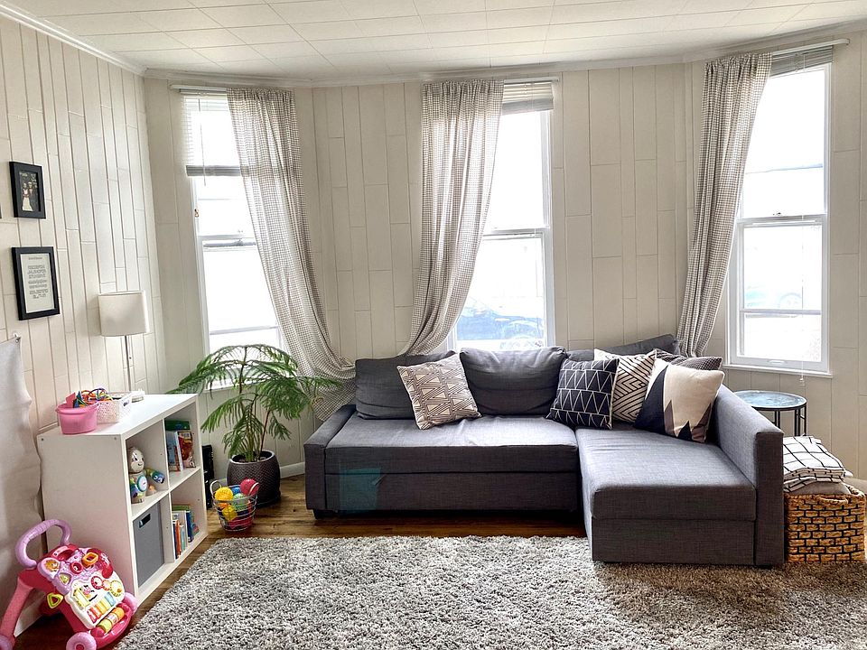 1st image of 1002 22nd Ave NE #1