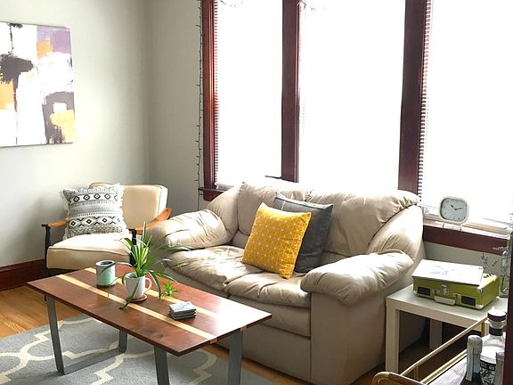 2nd image of 2224 N Leavitt St APT 2R