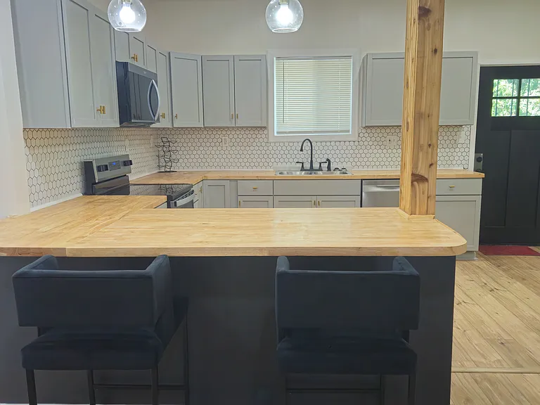 3040 Agnes Ave — Photo 4