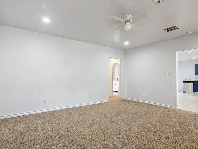 4505 Cochran St — Photo 13