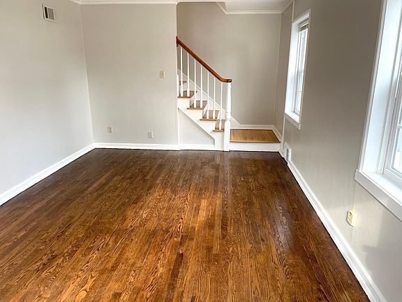 5th image of 5211 N Diversey Blvd