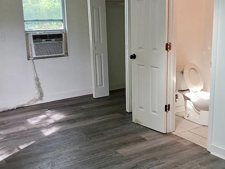 2512 Prince St — Photo 9