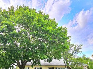 4 Iris Ln, Newark, DE 19702