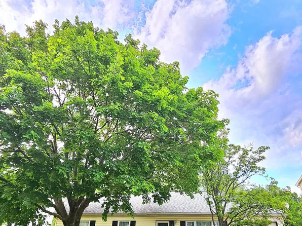 4 Iris Ln, Newark, DE 19702