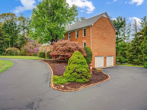 3rd image of 301 Quail Meadows Dr