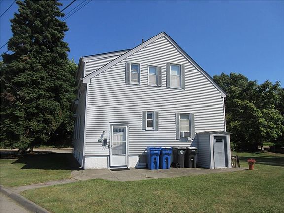 3rd image of 1821 Cranston St
