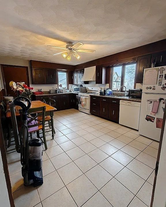 1st image of 82 Grant Ave #2