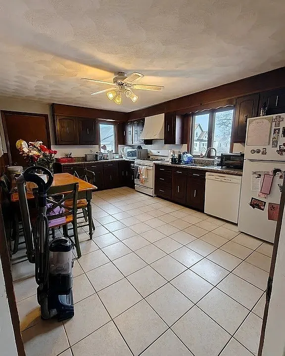 82 Grant Ave #2