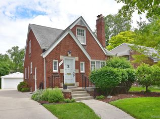 10794 Borgman Ave, Huntington Woods, MI 48070