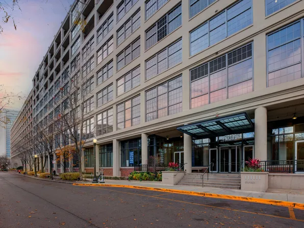 900 N Kingsbury St APT 869, Chicago, IL 60610