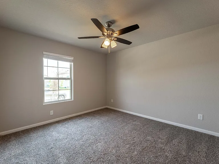 1120 Eagle Xing — Photo 20