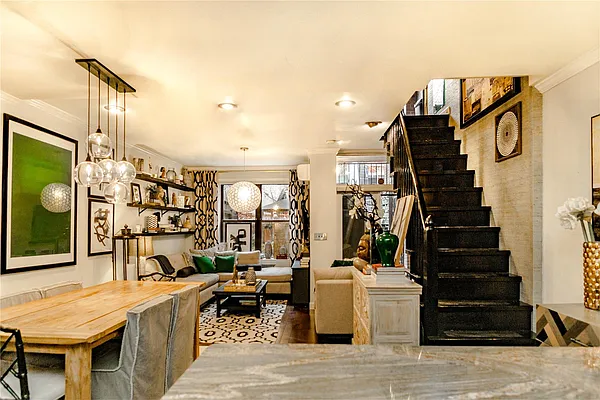 Rented by Century 21 Metropolitan | media 11