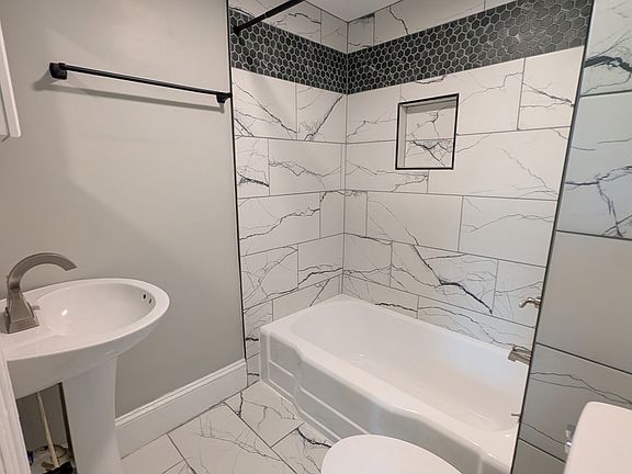 3rd image of 222 W 5th Ave