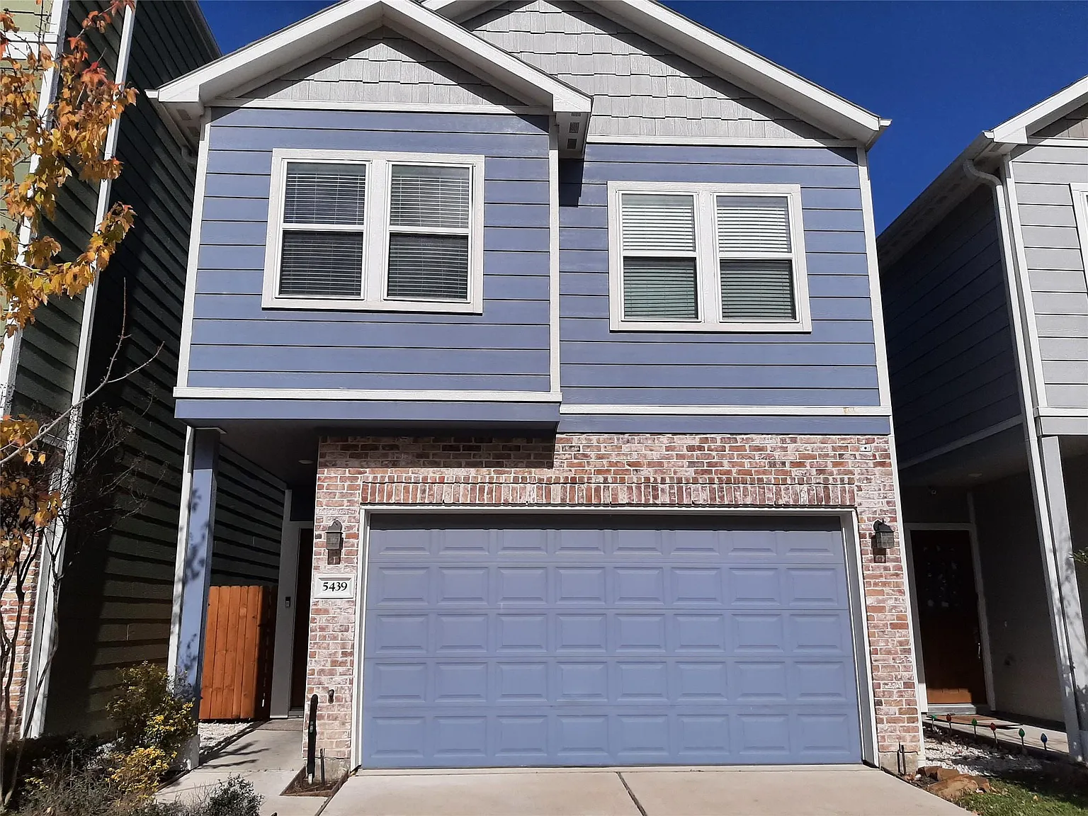 3 bed, 2.5 bath, 1739 sqft, $2,300 — Photo 1