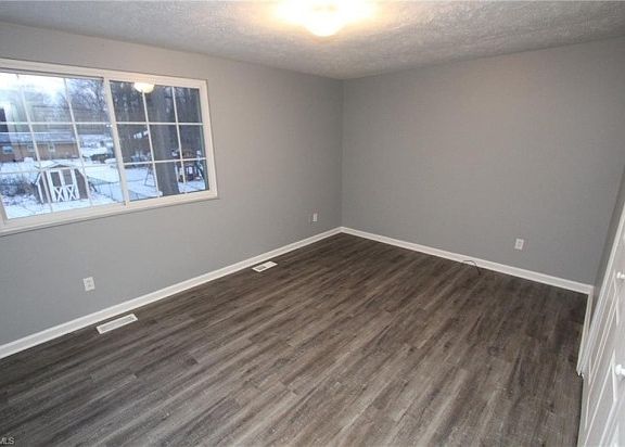 4th image of 5807 Marine Pkwy