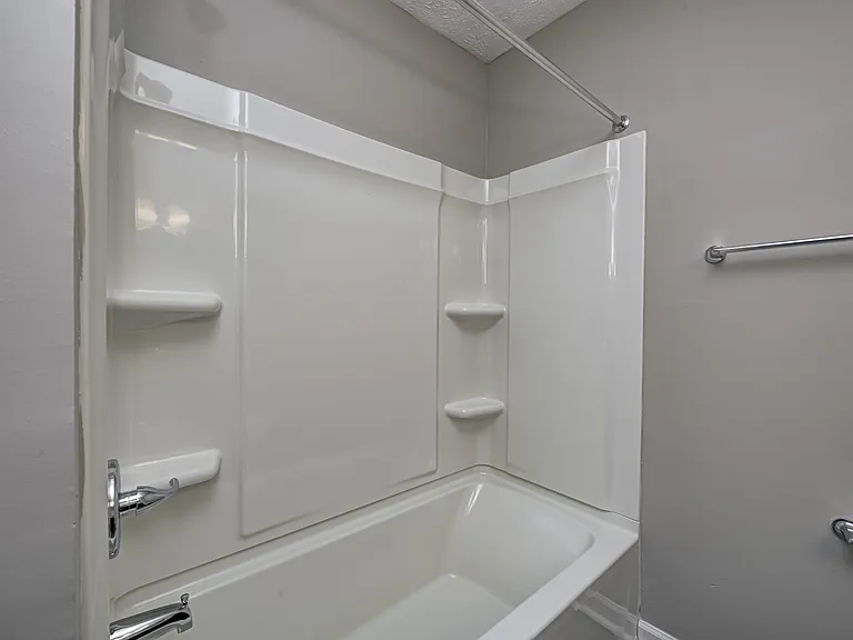 Ivy Knoll Apartments — Photo 50