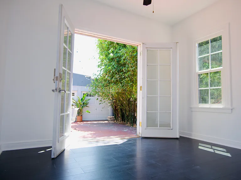 3036 Edgehill Dr — Photo 4