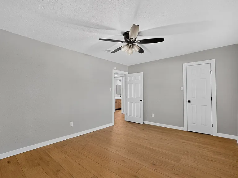 2308 Chamberlain Dr — Photo 37