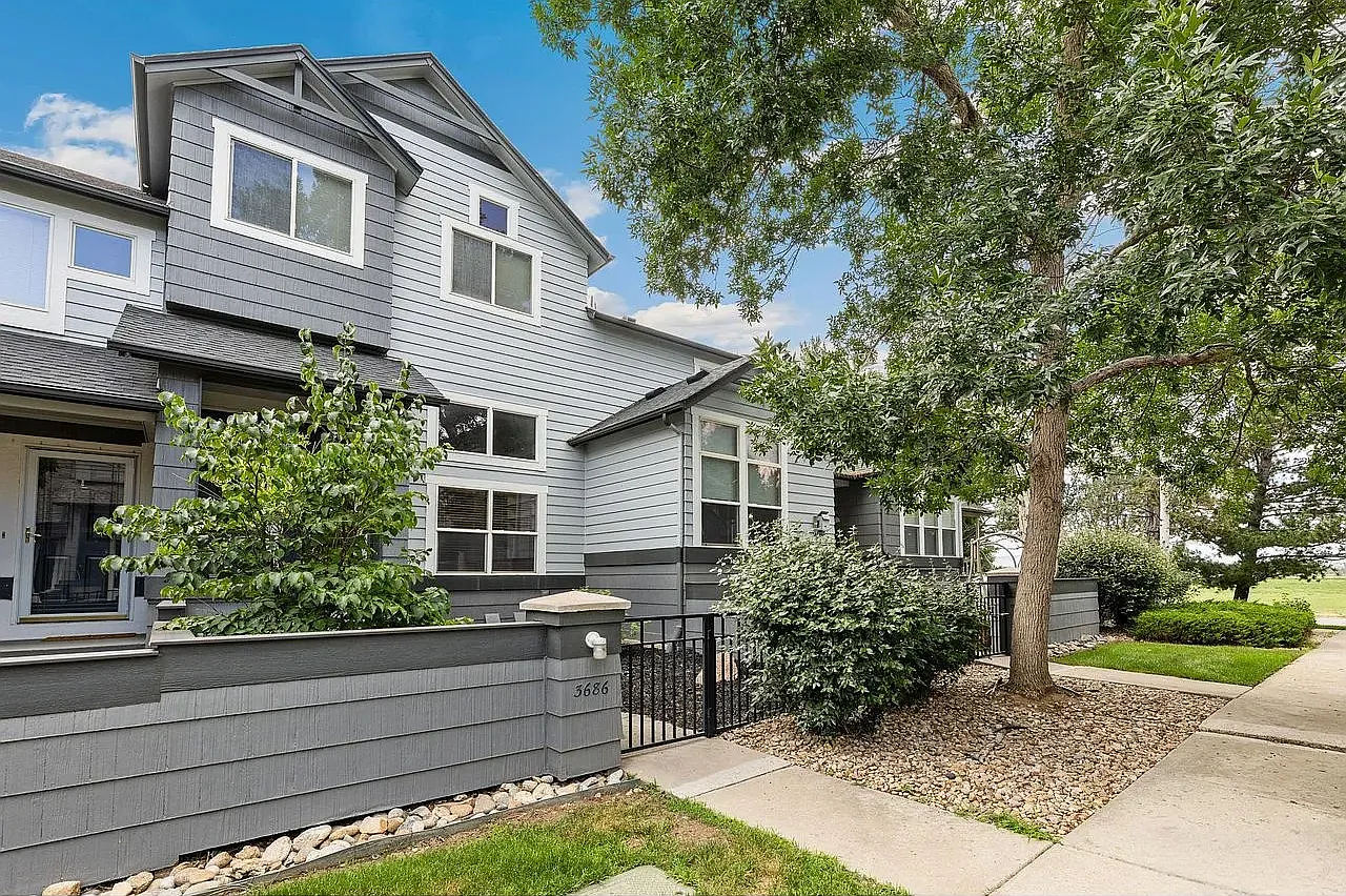 3 bed, 2.5 bath, 2000 sqft, $2,800 — Photo 1