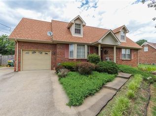 1823 Warren Dr, Clarksville, TN 37040