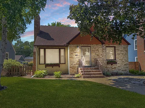 287 Washburn Ave N Photo 1