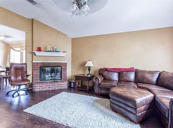 4th image of 2709 Kempton Dr