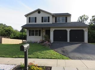 6031 Long Pond Dr, Birdsboro, PA