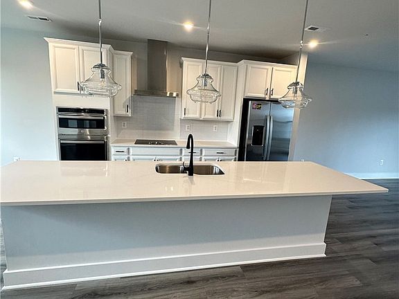 3rd image of 1025 N Lombardy St Unit B
