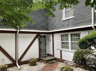 32 Linden St #4, Wellesley, MA 02482