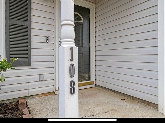 5th image of 108 Thornhedge Trl