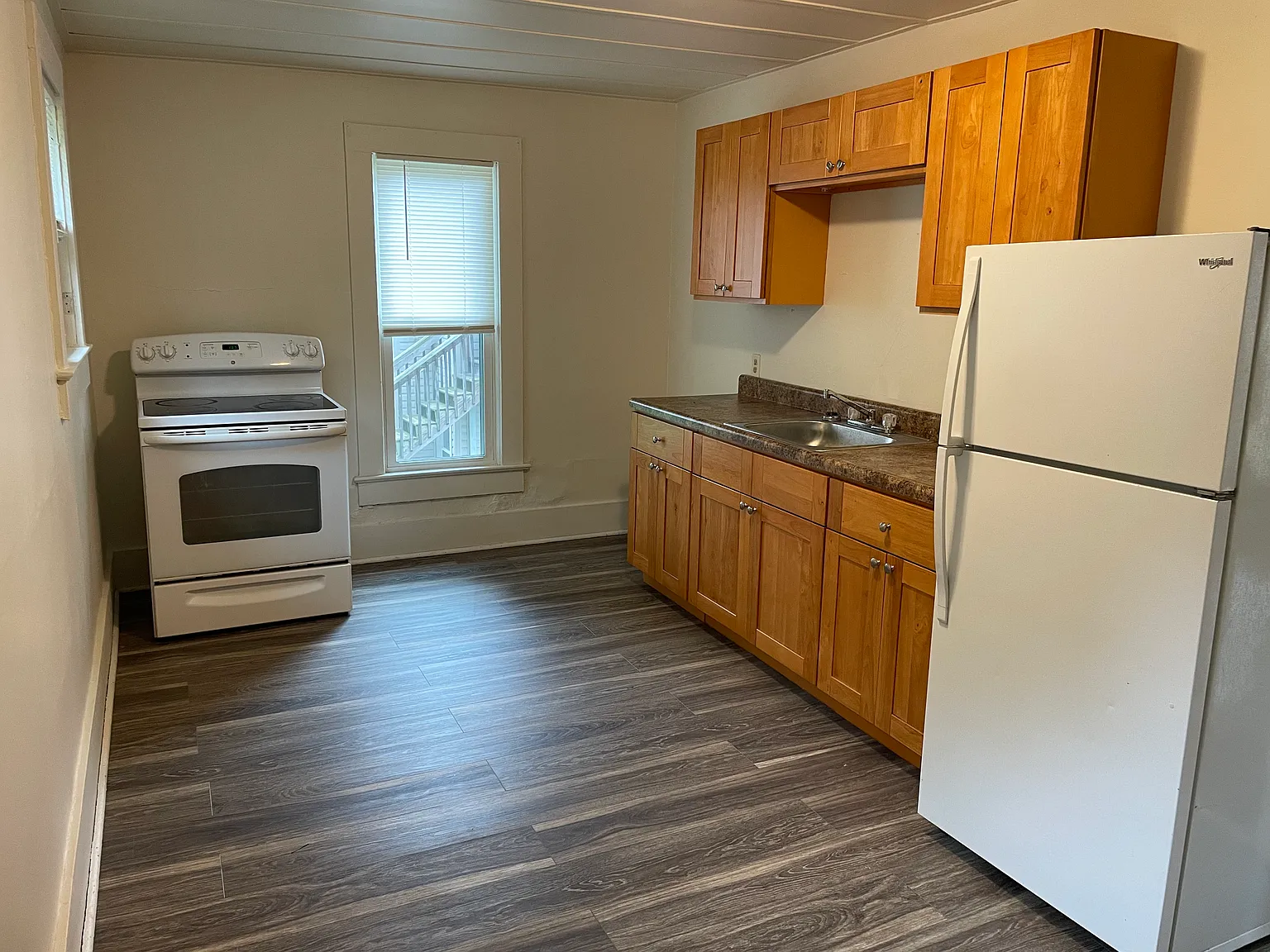 2 bed, 850 sqft, $900 — Photo 2