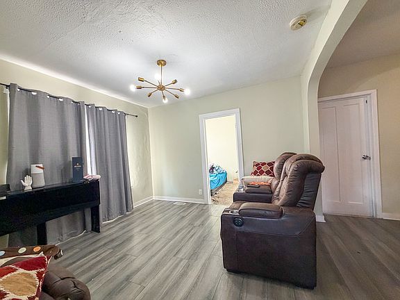 3rd image of 2329 N McVicker Ave