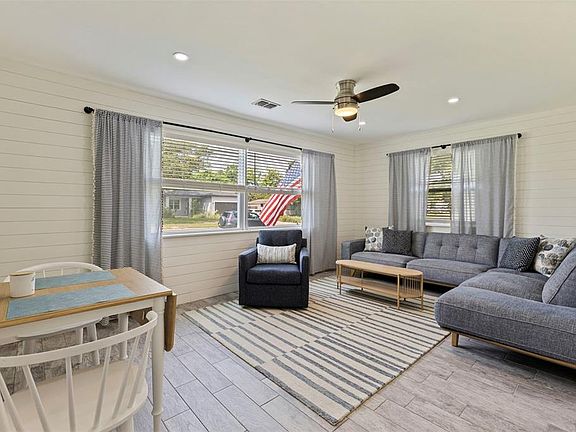 3rd image of 1317 ESSEX DRIVE N