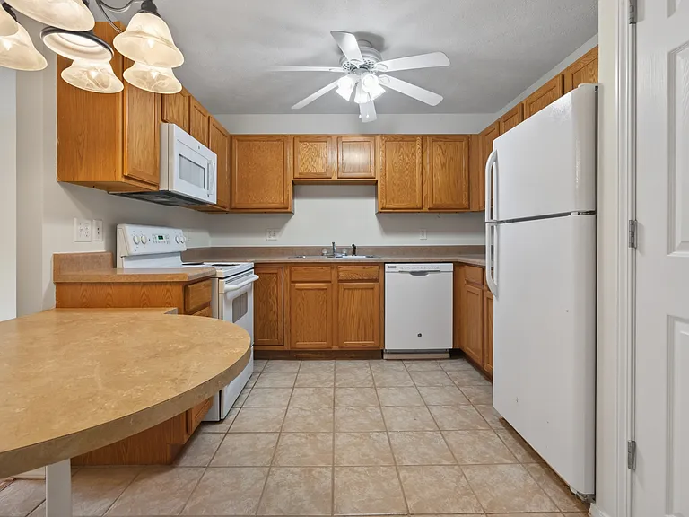 3 Ross Dr #6 — Photo 15