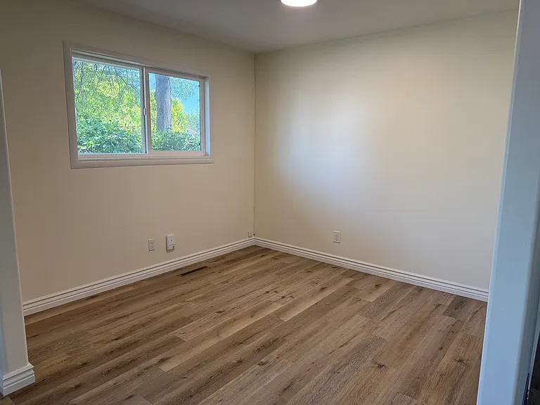 1208 Holly Dr — Photo 6