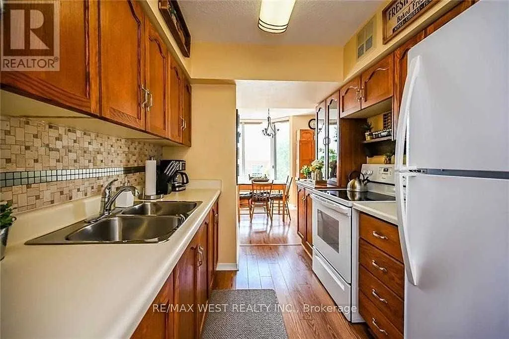 2 bed, $2,350 — Photo 3